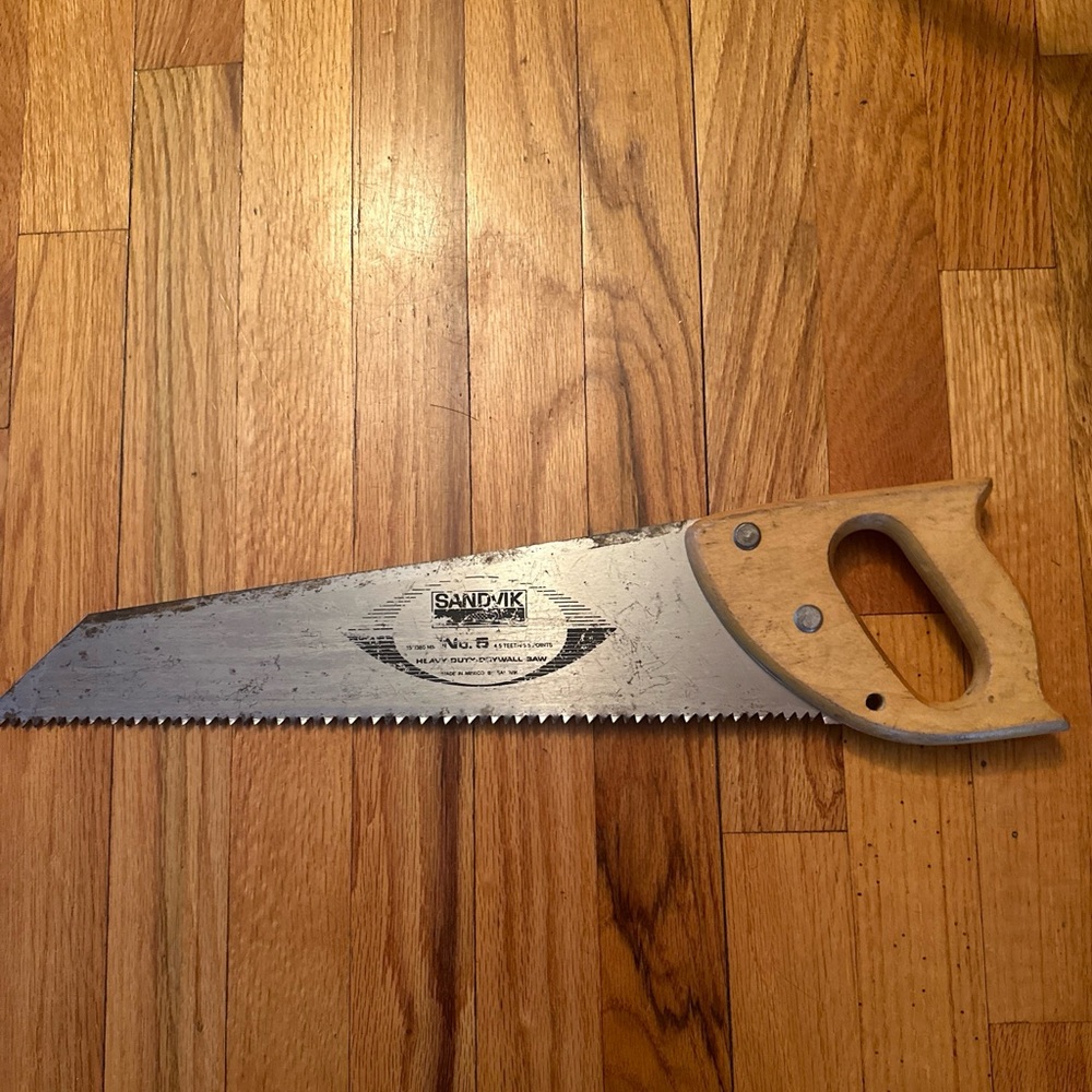Sandvik No. 5 Heavy Duty Drywall Hand Saw 4.5 teeth 5.5 points